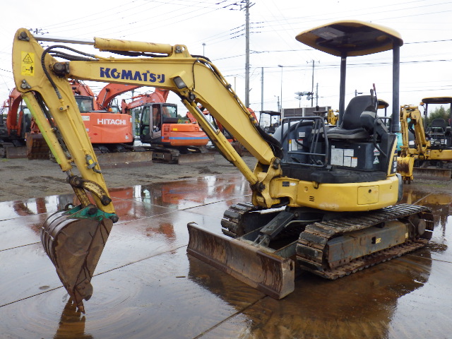 KOMATSU PC30MR-3 2011